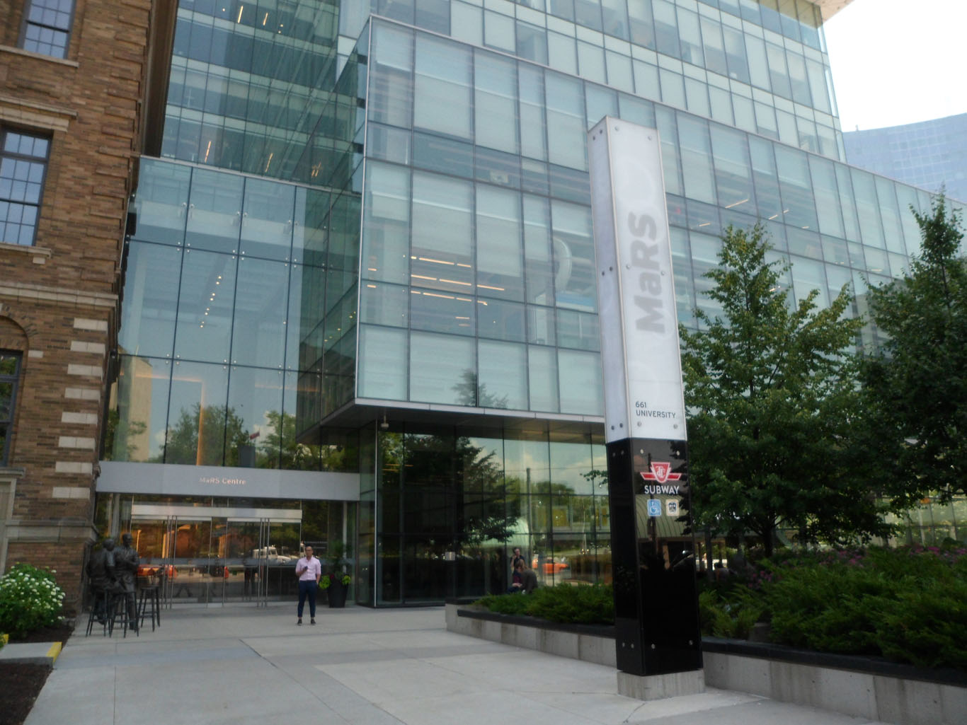 MaRS 101 College (building)